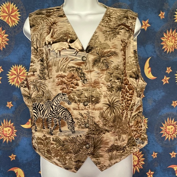 Liz wear safari vest - Picture 5 of 10